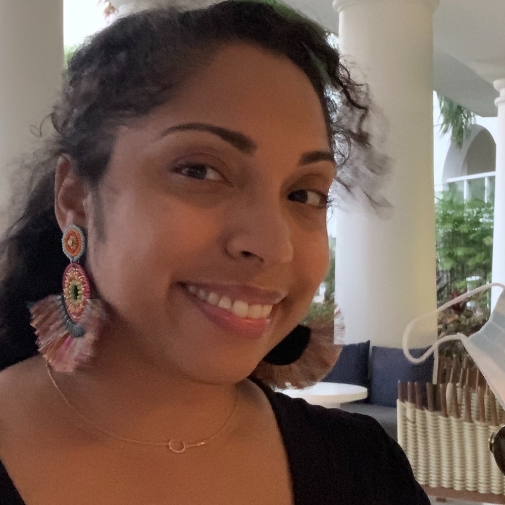 Meet your Posher, Taina